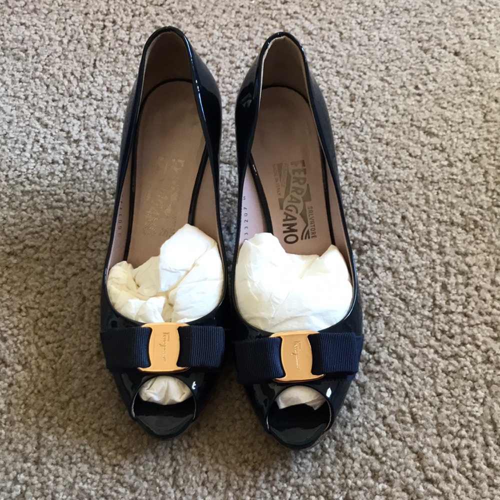 Size 6 Salvatore Ferragamo short heels
